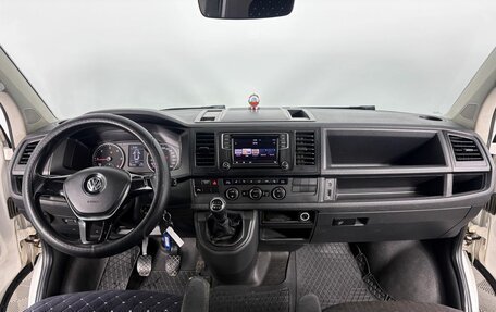 Volkswagen Caravelle T6 рестайлинг, 2017 год, 2 350 000 рублей, 16 фотография