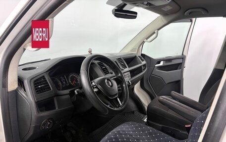 Volkswagen Caravelle T6 рестайлинг, 2017 год, 2 350 000 рублей, 13 фотография