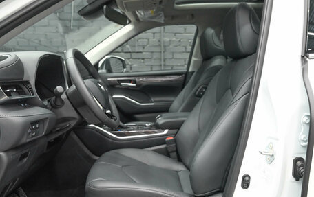 Toyota Highlander, 2025 год, 5 720 000 рублей, 22 фотография