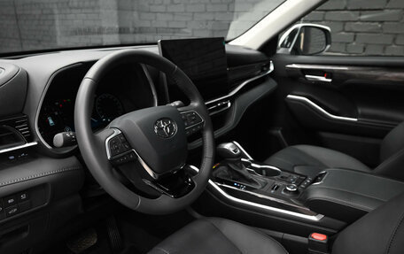 Toyota Highlander, 2025 год, 5 720 000 рублей, 21 фотография