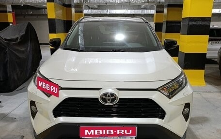 Toyota RAV4, 2021 год, 3 800 000 рублей, 1 фотография
