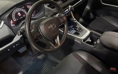 Toyota RAV4, 2021 год, 3 800 000 рублей, 9 фотография