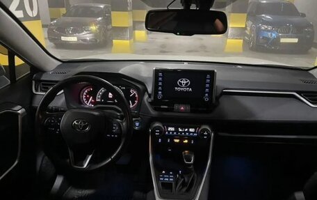 Toyota RAV4, 2021 год, 3 800 000 рублей, 10 фотография