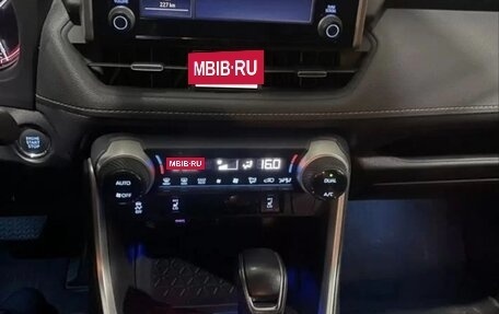 Toyota RAV4, 2021 год, 3 800 000 рублей, 3 фотография