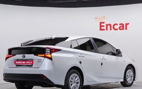Toyota Prius IV XW50, 2021 год, 2 100 202 рублей, 2 фотография