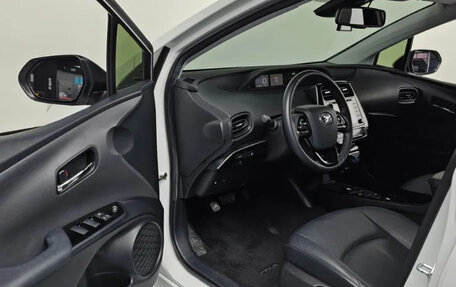 Toyota Prius IV XW50, 2021 год, 2 100 202 рублей, 17 фотография