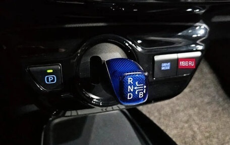 Toyota Prius IV XW50, 2022 год, 1 920 202 рублей, 2 фотография