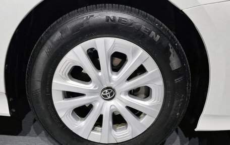 Toyota Prius IV XW50, 2022 год, 1 920 202 рублей, 13 фотография