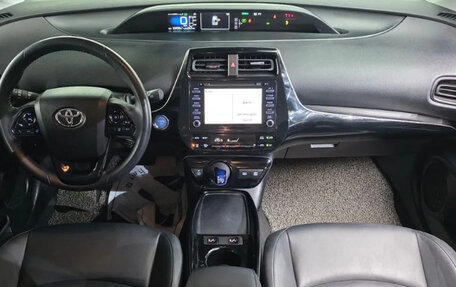 Toyota Prius IV XW50, 2021 год, 2 000 202 рублей, 12 фотография