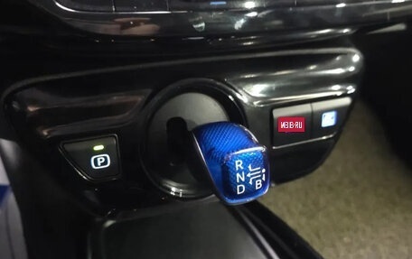 Toyota Prius IV XW50, 2021 год, 2 000 202 рублей, 18 фотография