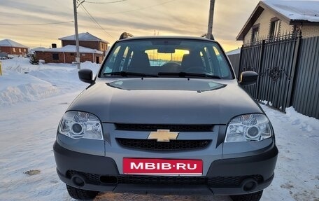 Chevrolet Niva I рестайлинг, 2018 год, 599 000 рублей, 8 фотография