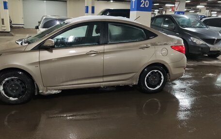 Hyundai Solaris II рестайлинг, 2011 год, 780 000 рублей, 2 фотография