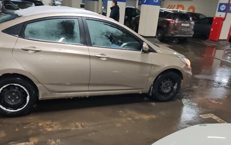 Hyundai Solaris II рестайлинг, 2011 год, 780 000 рублей, 4 фотография