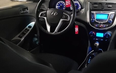 Hyundai Solaris II рестайлинг, 2011 год, 780 000 рублей, 6 фотография