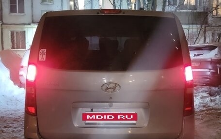 Hyundai H-1 II рестайлинг, 2014 год, 1 780 000 рублей, 2 фотография