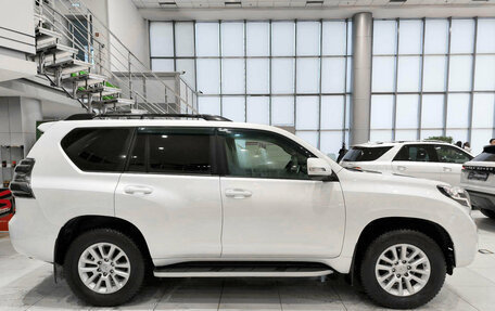 Toyota Land Cruiser Prado 150 рестайлинг 2, 2015 год, 3 990 000 рублей, 5 фотография