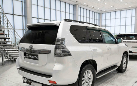 Toyota Land Cruiser Prado 150 рестайлинг 2, 2015 год, 3 990 000 рублей, 6 фотография