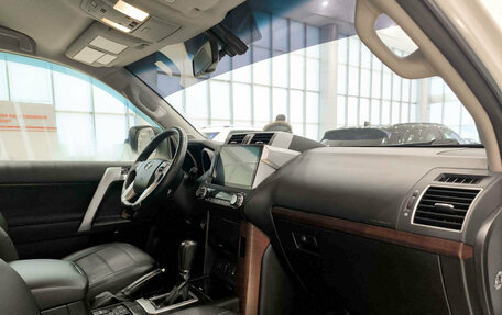 Toyota Land Cruiser Prado 150 рестайлинг 2, 2015 год, 3 990 000 рублей, 13 фотография