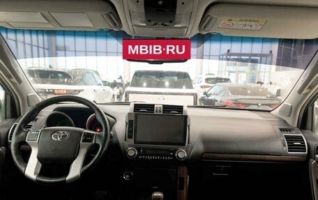 Toyota Land Cruiser Prado 150 рестайлинг 2, 2015 год, 3 990 000 рублей, 17 фотография