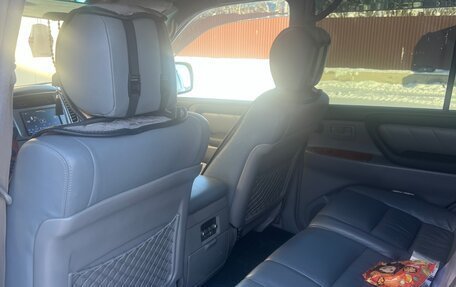 Toyota Land Cruiser 100 рестайлинг 2, 2003 год, 3 000 000 рублей, 6 фотография