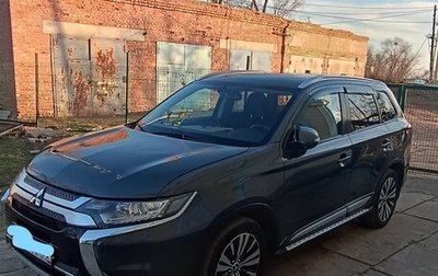 Mitsubishi Outlander III рестайлинг 3, 2018 год, 1 850 000 рублей, 1 фотография