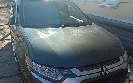 Mitsubishi Outlander III рестайлинг 3, 2018 год, 1 850 000 рублей, 3 фотография