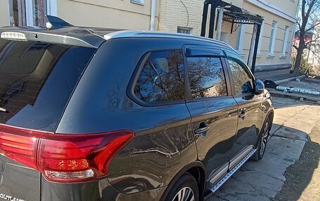 Mitsubishi Outlander III рестайлинг 3, 2018 год, 1 850 000 рублей, 5 фотография