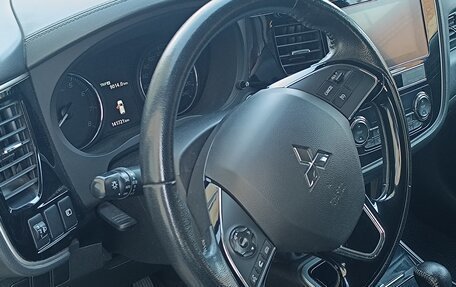 Mitsubishi Outlander III рестайлинг 3, 2018 год, 1 850 000 рублей, 12 фотография