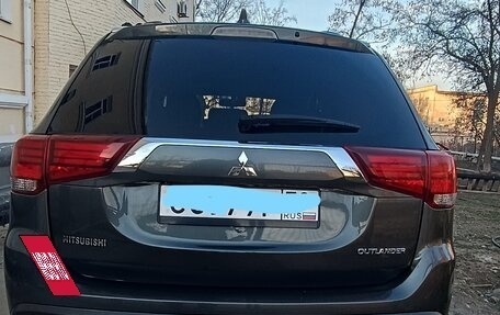 Mitsubishi Outlander III рестайлинг 3, 2018 год, 1 850 000 рублей, 4 фотография