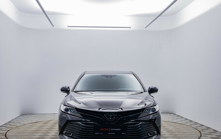 Toyota Camry, 2018 год, 3 390 000 рублей, 2 фотография