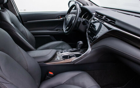 Toyota Camry, 2018 год, 3 390 000 рублей, 9 фотография