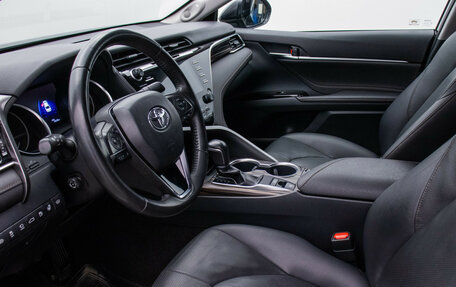 Toyota Camry, 2018 год, 3 390 000 рублей, 10 фотография