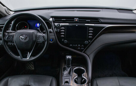 Toyota Camry, 2018 год, 3 390 000 рублей, 13 фотография