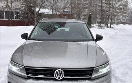 Volkswagen Tiguan II, 2019 год, 2 300 000 рублей, 1 фотография