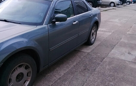 Chrysler 300C II, 2005 год, 550 000 рублей, 2 фотография