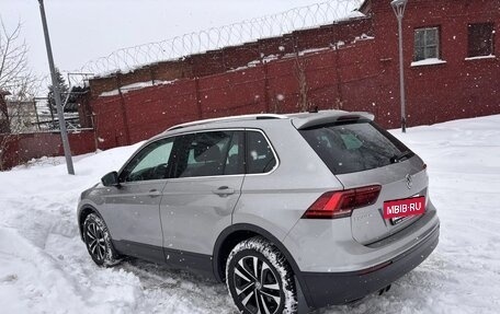 Volkswagen Tiguan II, 2019 год, 2 300 000 рублей, 2 фотография