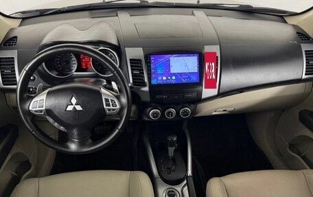 Mitsubishi Outlander III рестайлинг 3, 2008 год, 930 000 рублей, 13 фотография