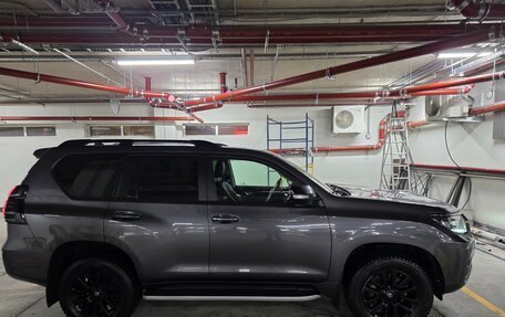 Toyota Land Cruiser Prado 150 рестайлинг 2, 2021 год, 7 800 000 рублей, 1 фотография