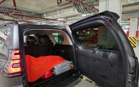 Toyota Land Cruiser Prado 150 рестайлинг 2, 2021 год, 7 800 000 рублей, 12 фотография