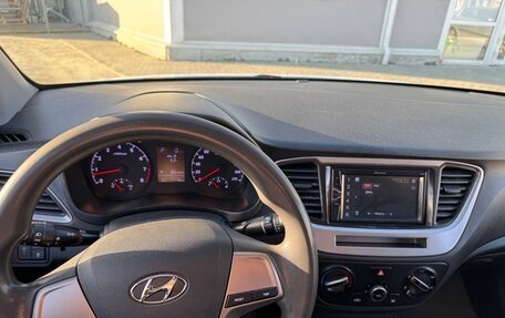 Hyundai Solaris II рестайлинг, 2018 год, 850 000 рублей, 4 фотография