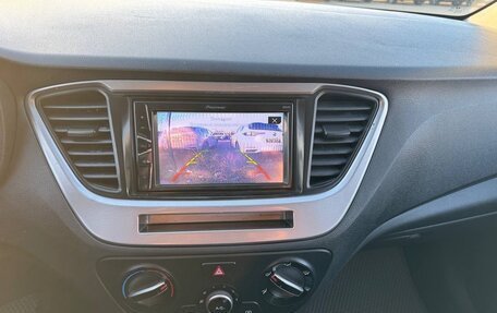 Hyundai Solaris II рестайлинг, 2018 год, 850 000 рублей, 3 фотография