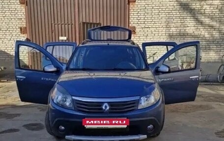 Renault Sandero I, 2013 год, 950 000 рублей, 2 фотография