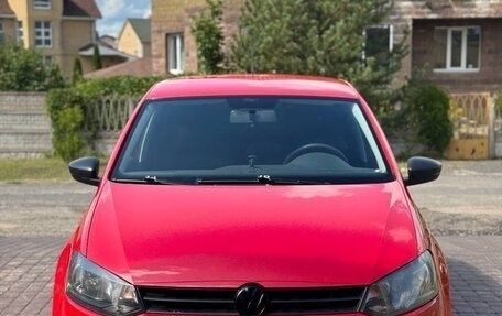 Volkswagen Polo VI (EU Market), 2012 год, 700 000 рублей, 2 фотография