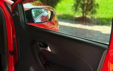 Volkswagen Polo VI (EU Market), 2012 год, 700 000 рублей, 17 фотография