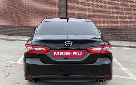 Toyota Camry, 2018 год, 2 380 000 рублей, 5 фотография