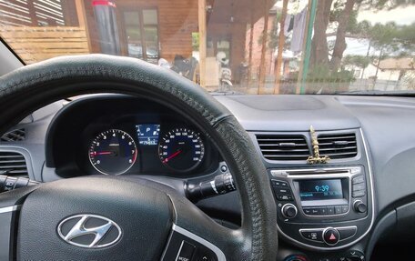 Hyundai Solaris II рестайлинг, 2013 год, 777 999 рублей, 3 фотография