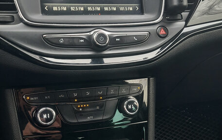 Opel Astra K, 2018 год, 1 150 000 рублей, 6 фотография