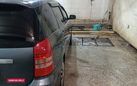 Toyota Wish II, 2003 год, 715 000 рублей, 5 фотография