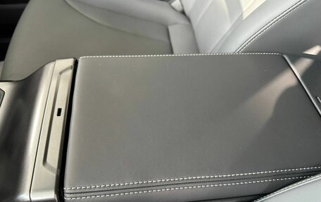 Toyota RAV4, 2025 год, 5 199 000 рублей, 28 фотография