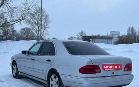 Mercedes-Benz E-Класс, 1996 год, 570 000 рублей, 3 фотография